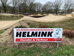 Helmink Handel & Verhuur materiaalsponsor FCC de IJsselcrossers